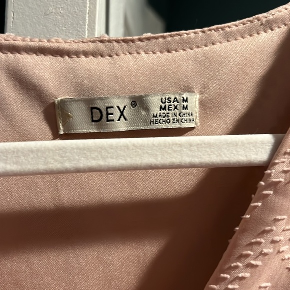 BEAUTIFUL Dress, flowy pink design, black satin belt, cinched in back. Size M - Picture 4 of 11